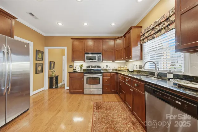 $519,900 | 4410 1st St Drive Northwest, Hickory, NC 28601