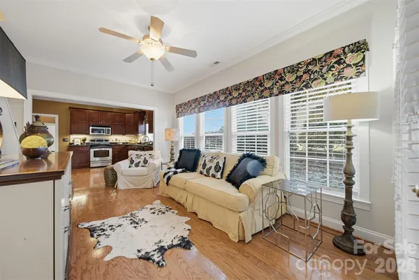 $499,900 | 4410 1st St Drive Northwest, Hickory, NC 28601