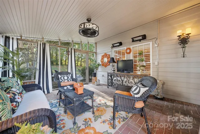 $519,900 | 4410 1st St Drive Northwest, Hickory, NC 28601