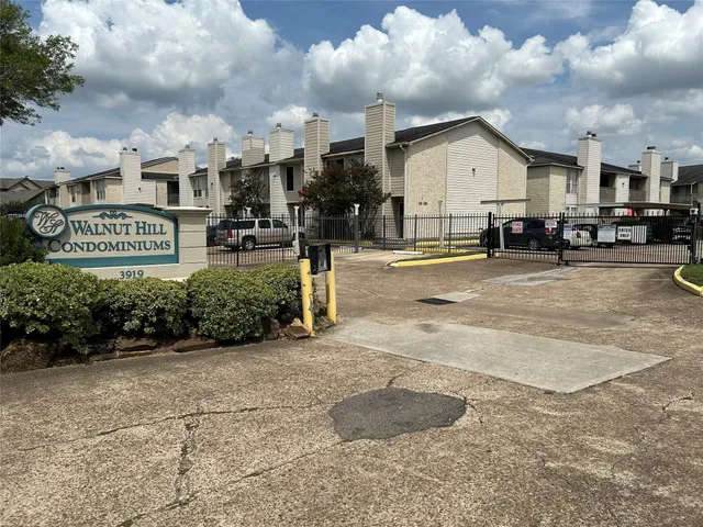 a view of a house with basketball court