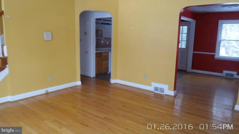 1921 Hillcrest Road Baltimore, MD 21207 - Photo 3 of 14 Living Room