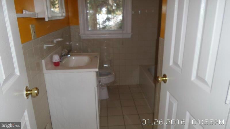 1921 Hillcrest Road Baltimore, MD 21207 - Photo 7 of 14 Bath