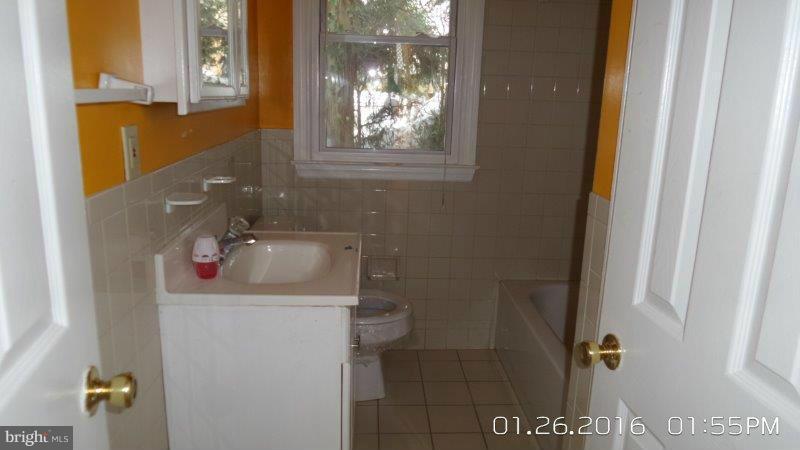 1921 Hillcrest Road Baltimore, MD 21207 - Photo 10 of 14 Bath