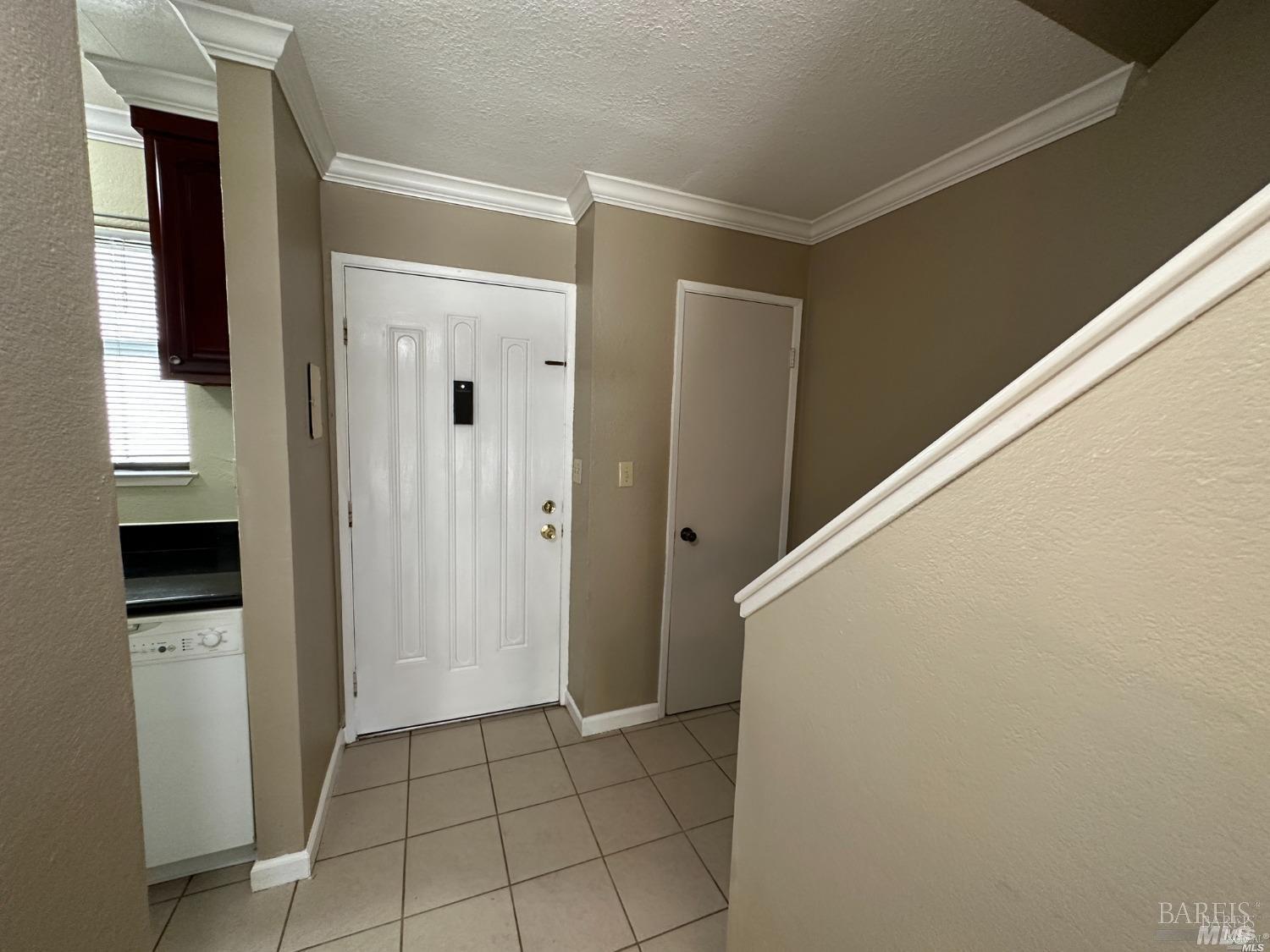 2161 Northwood Circle, Unit C Concord, CA 94520 - Photo 4 of 19 a view of an entryway and hallway