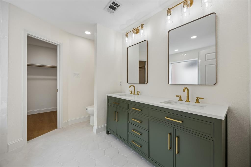 819 Kipling Drive Allen, TX 75002 - Photo 17 of 29 a bathroom with a double vanity sink and mirror