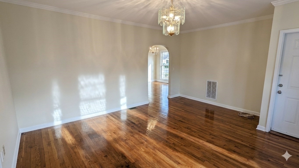 1084 Chestnut Street, Unit 1 Newton, MA 02464 - Photo 4 of 14