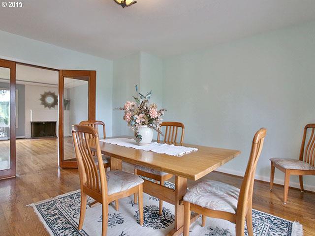 643 Southwest Evans Street Portland, OR 97219 - Photo 3 of 16 Dining Room