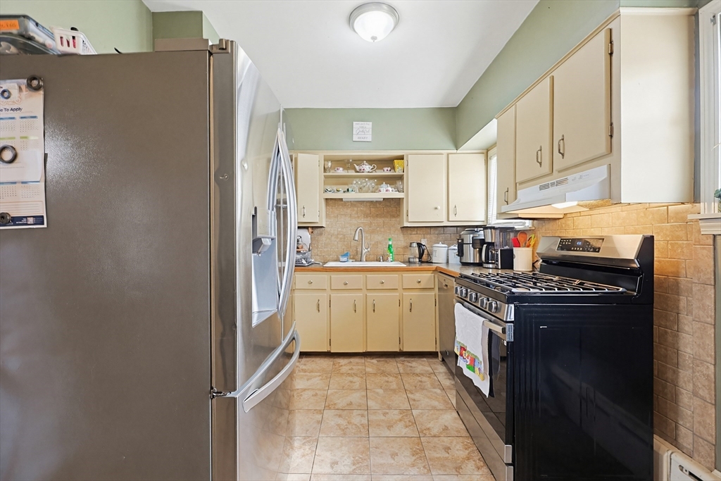 31 Russell Street Fall River, MA 02721 - Photo 7 of 17
