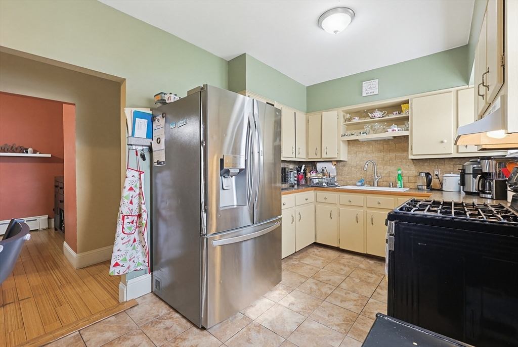 31 Russell Street Fall River, MA 02721 - Photo 8 of 17