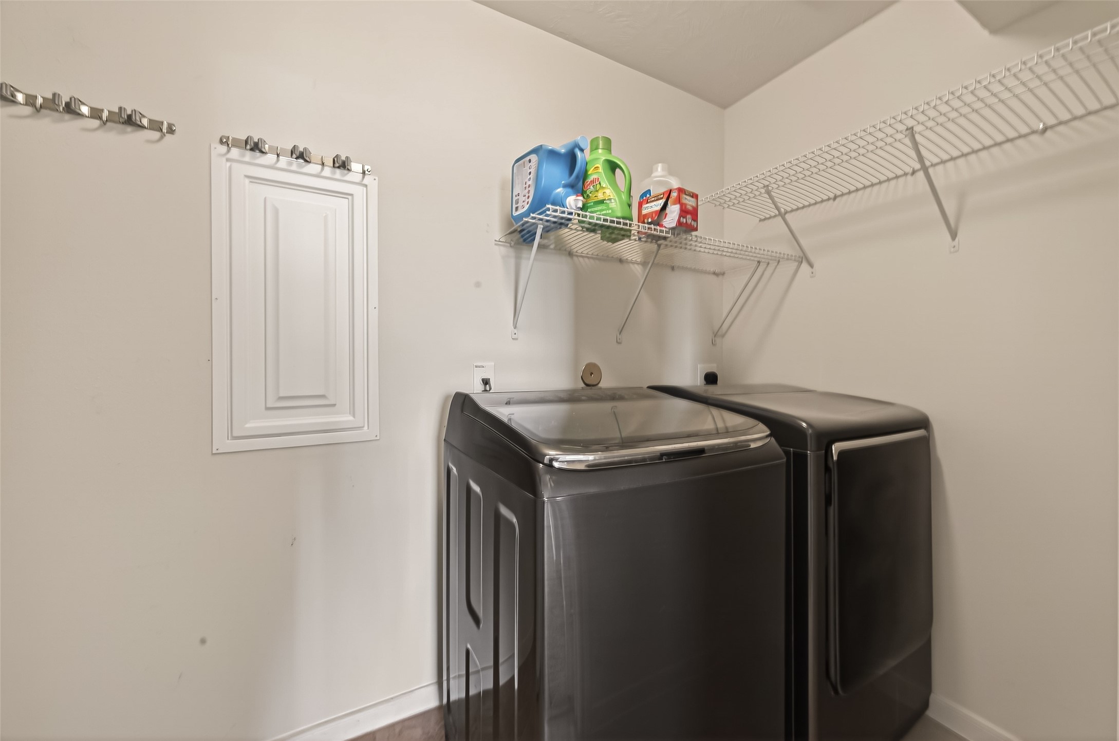 29 Palmero Way Manvel, TX 77578 - Photo 17 of 31 Utility room with washer and dryer included in the sale for added convenience.