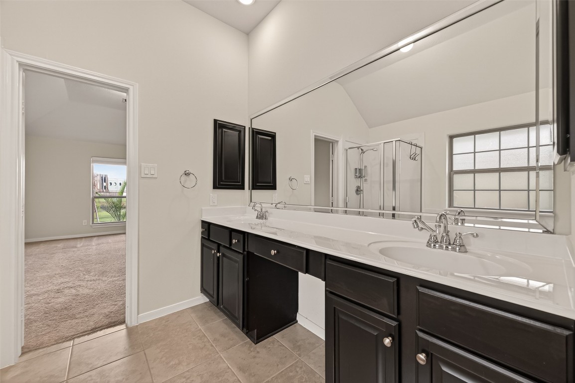 29 Palmero Way Manvel, TX 77578 - Photo 5 of 31 a bathroom with a sink and a mirror