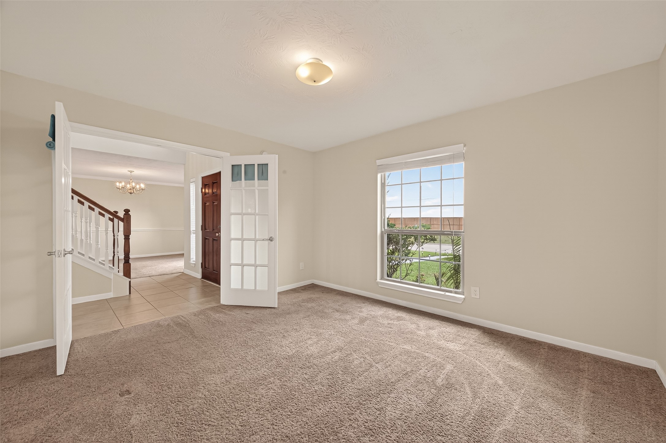 29 Palmero Way Manvel, TX 77578 - Photo 8 of 31 Versatile room off the entry with a closet, perfect for a home office or additional bedroom.