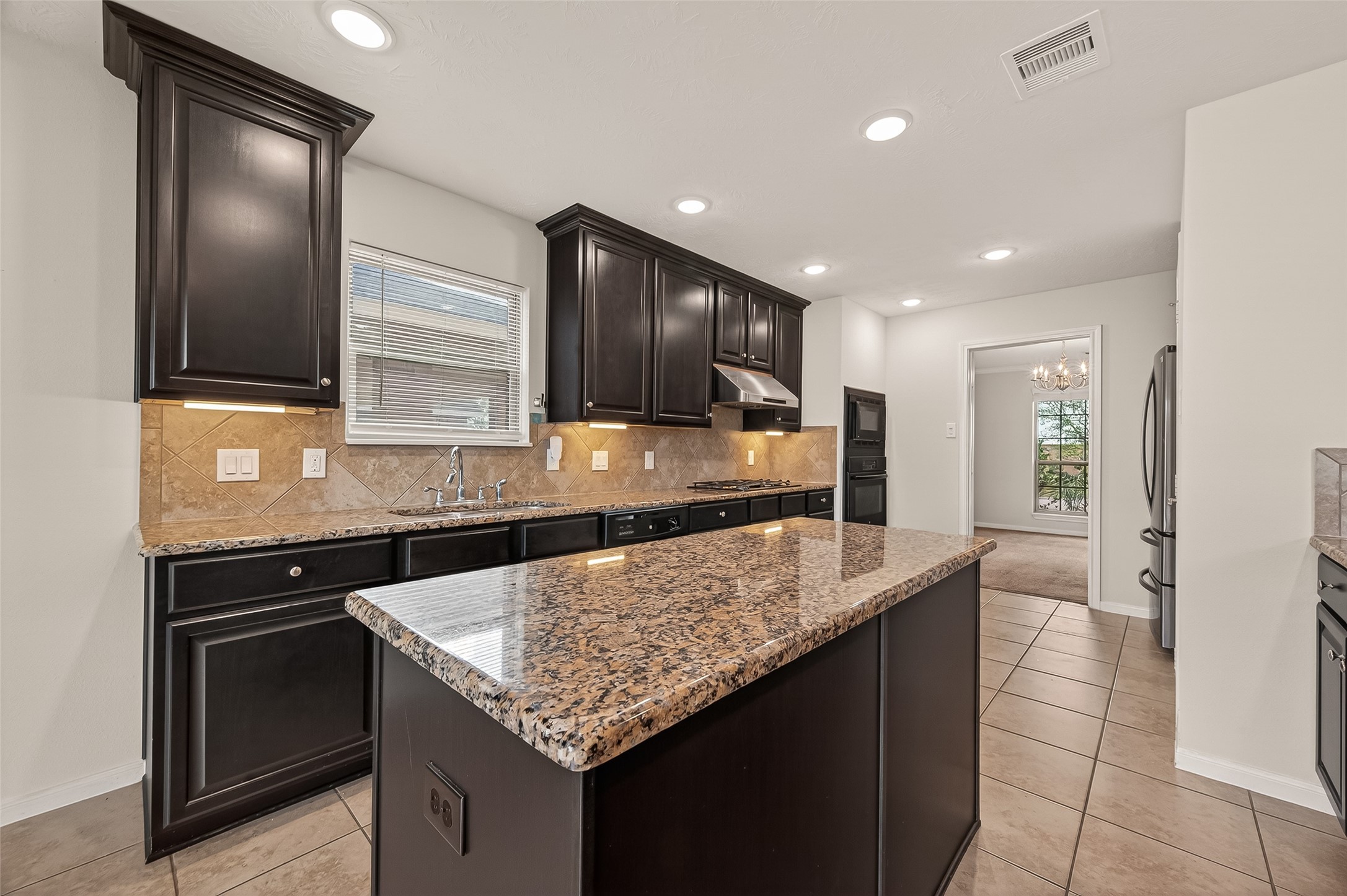 29 Palmero Way Manvel, TX 77578 - Photo 10 of 31