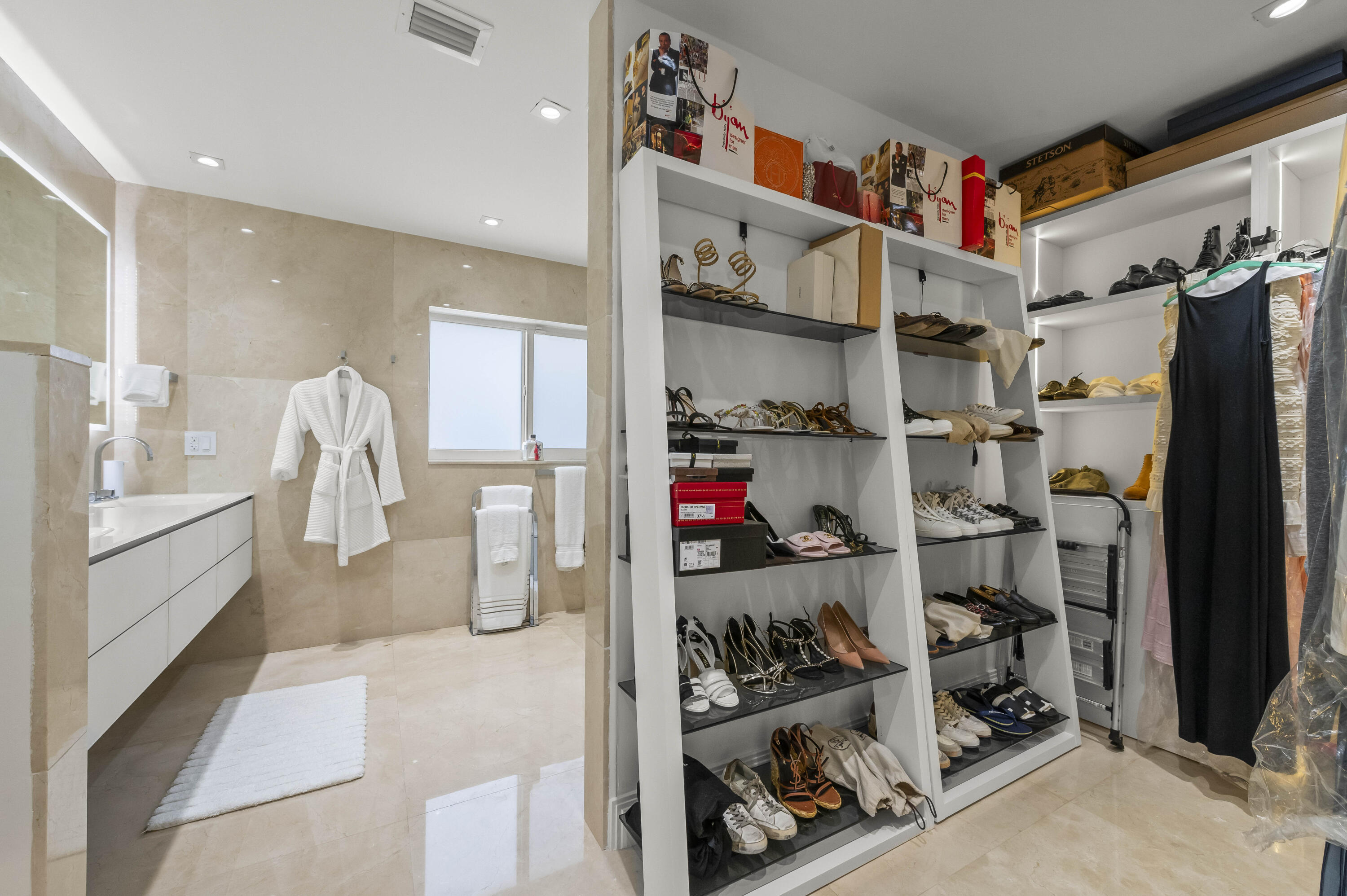 838 West Palmetto Park Road Boca Raton, FL 33486 - Photo 21 of 37 Master Walk-in closet