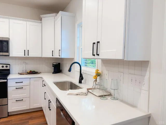 $258,900 | 110 Aaron Place, Unit 604, Lynchburg, VA 24502