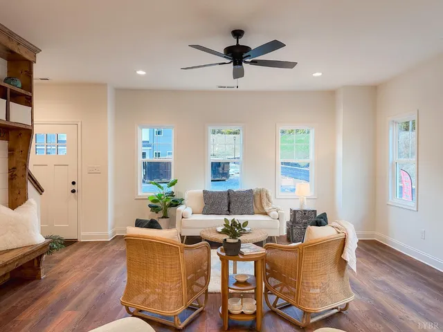 $258,900 | 110 Aaron Place, Unit 604, Lynchburg, VA 24502