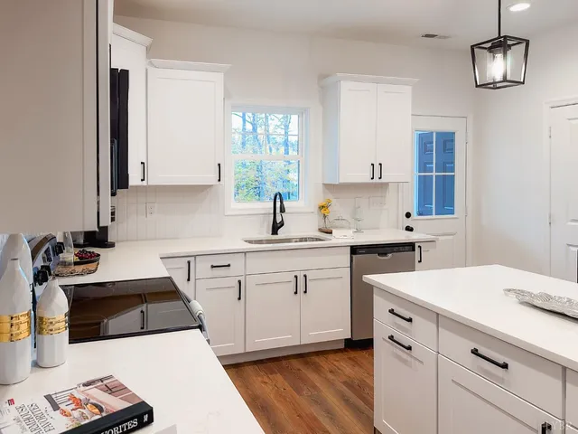 $258,900 | 110 Aaron Place, Unit 604, Lynchburg, VA 24502