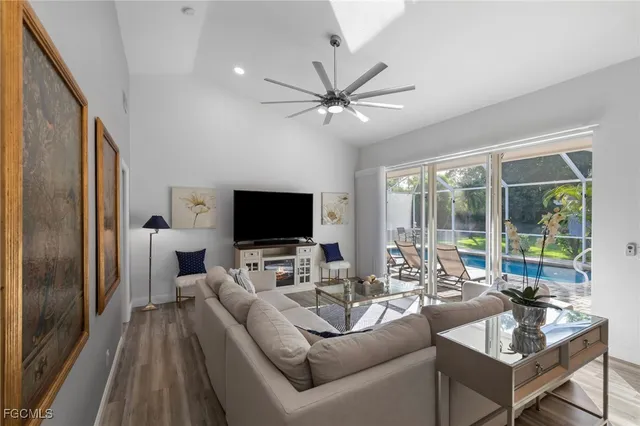 $939,000 | 1059 Briarwood Boulevard, Naples, FL 34104