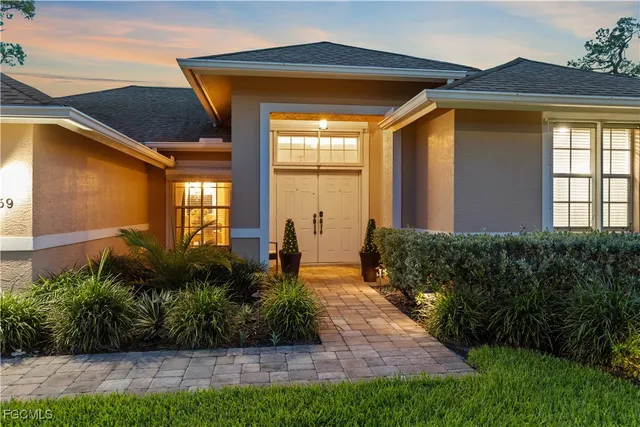 $939,000 | 1059 Briarwood Boulevard, Naples, FL 34104