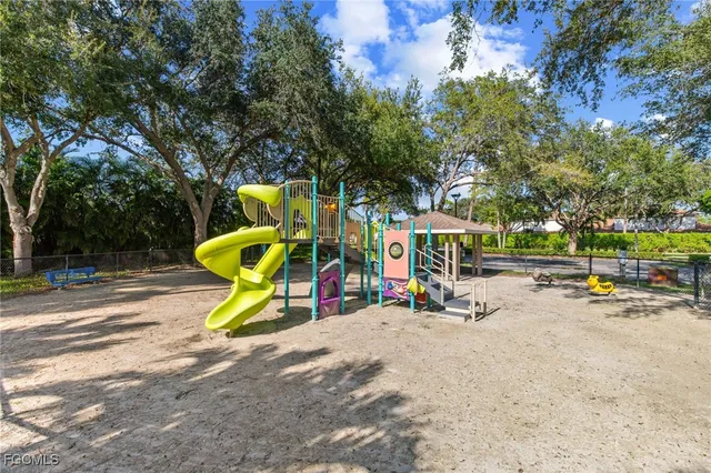 $939,000 | 1059 Briarwood Boulevard, Naples, FL 34104