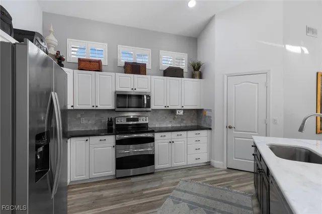 $939,000 | 1059 Briarwood Boulevard, Naples, FL 34104