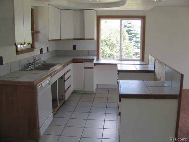 690 South Wilder Road Lapeer, MI 48446 - Photo 5 of 8 Kitchen