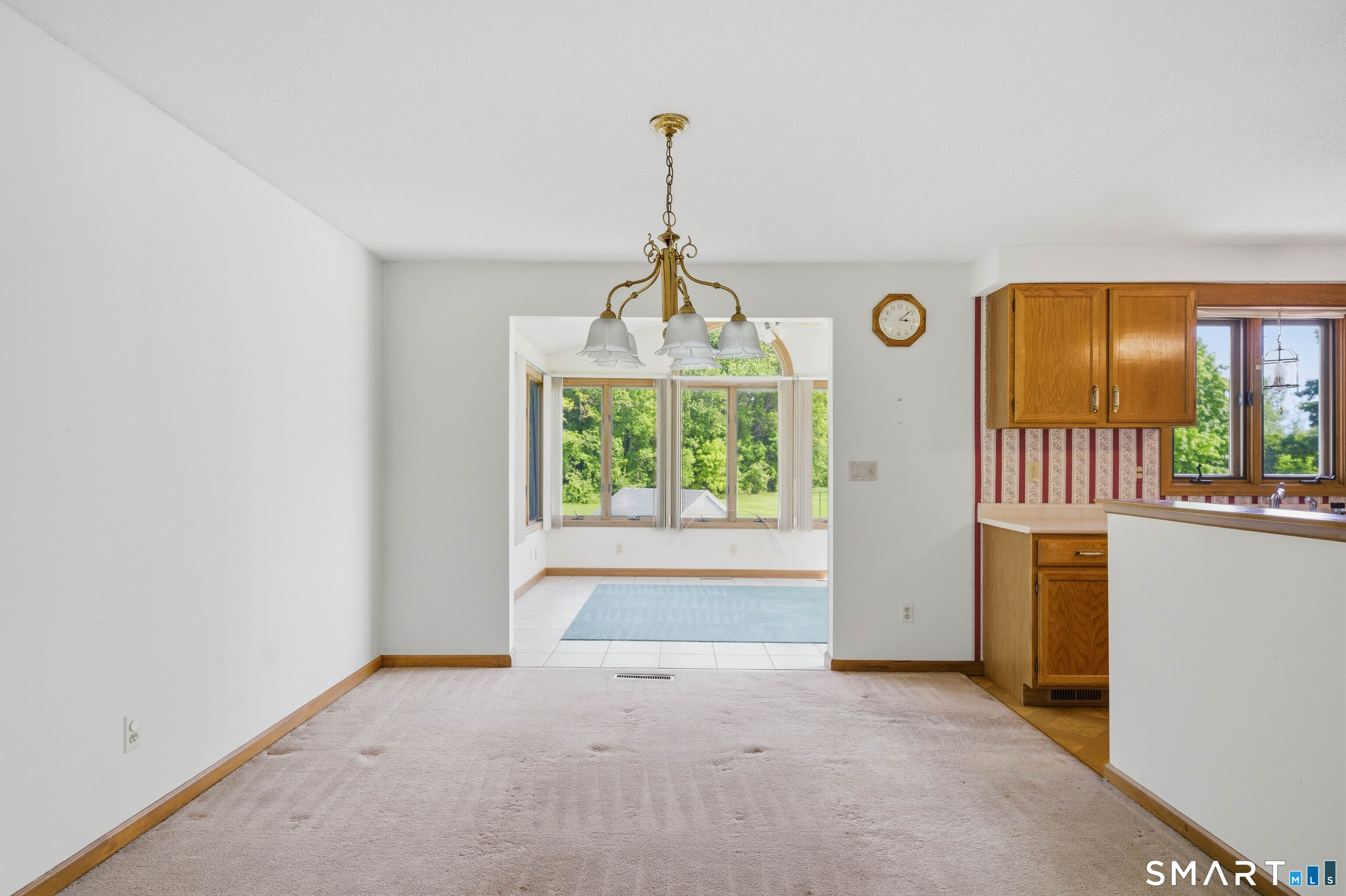 17 Spruceland Road Enfield, CT 06082 - Photo 9 of 40 Dining area