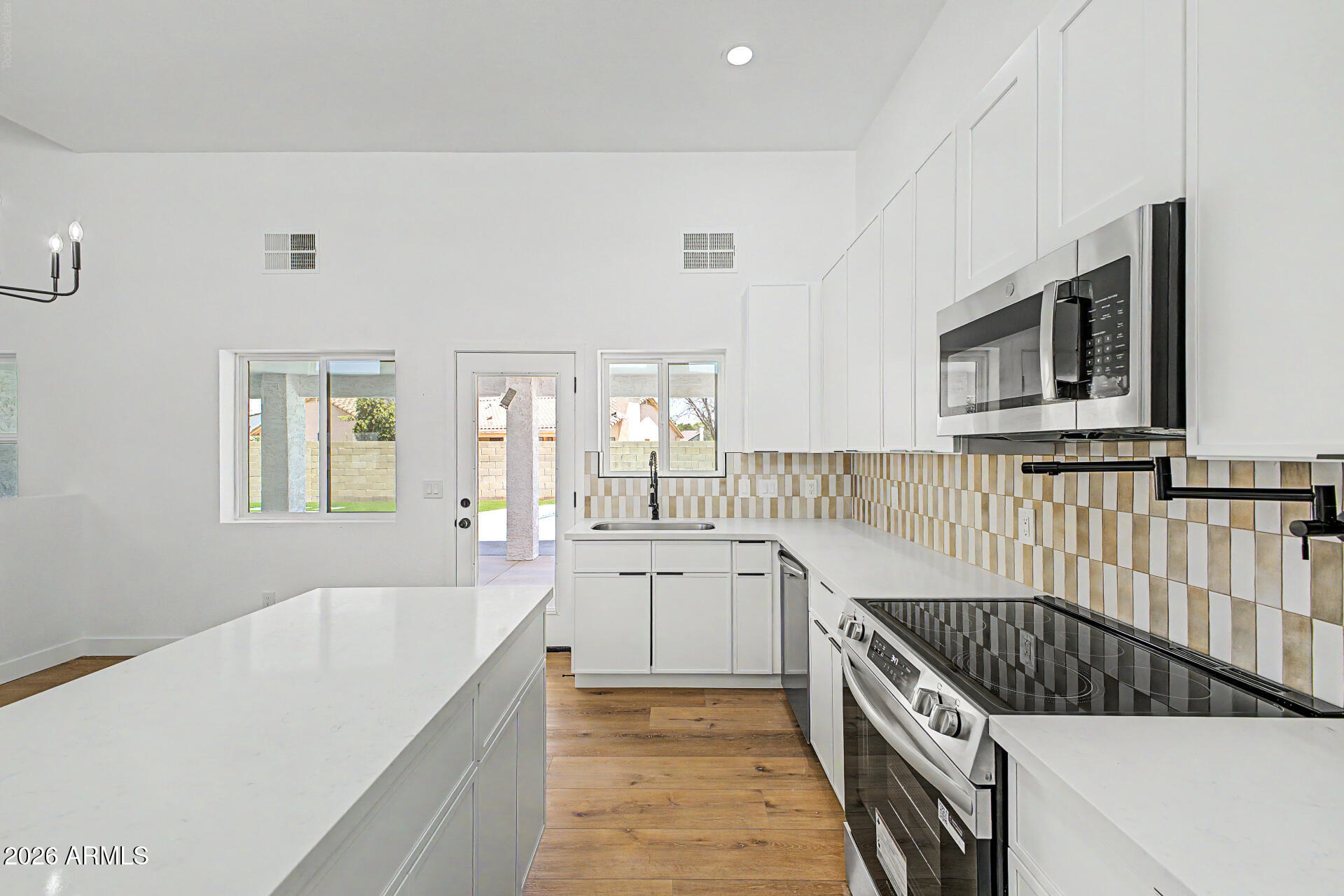1503 N Spring Mesa, AZ 85203 - Photo 4 of 25 14 - Spring 1503