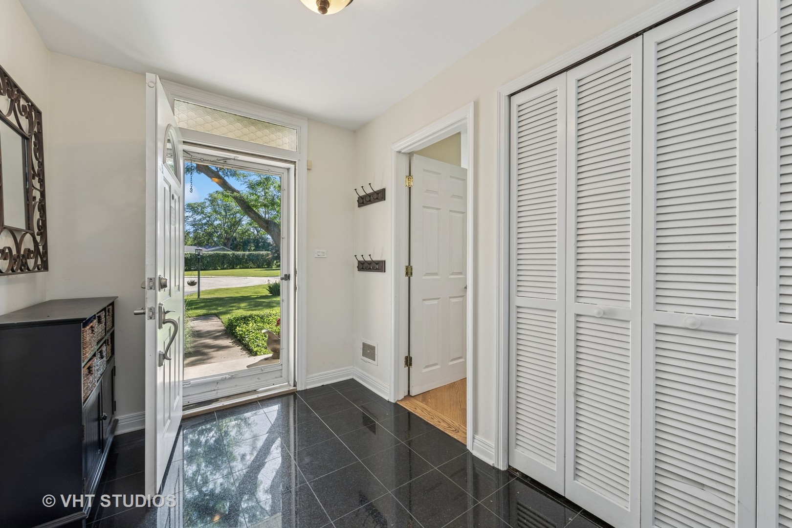 1119 Hampton Court Deerfield, IL 60015 - Photo 2 of 31