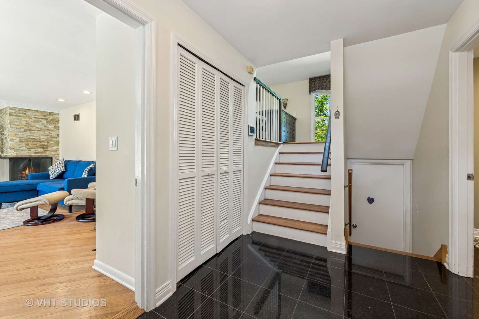 1119 Hampton Court Deerfield, IL 60015 - Photo 3 of 31