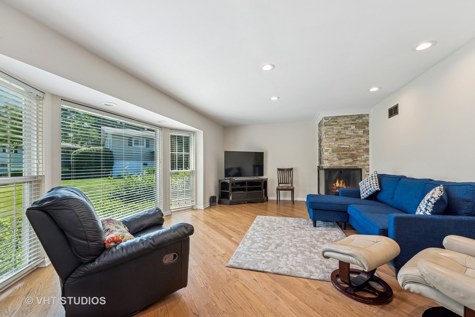 1119 Hampton Court Deerfield, IL 60015 - Photo 4 of 31