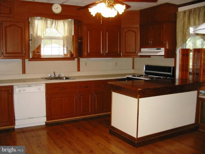 316 Nicholson Road Essex, MD 21221 - Photo 5 of 15 Kitchen