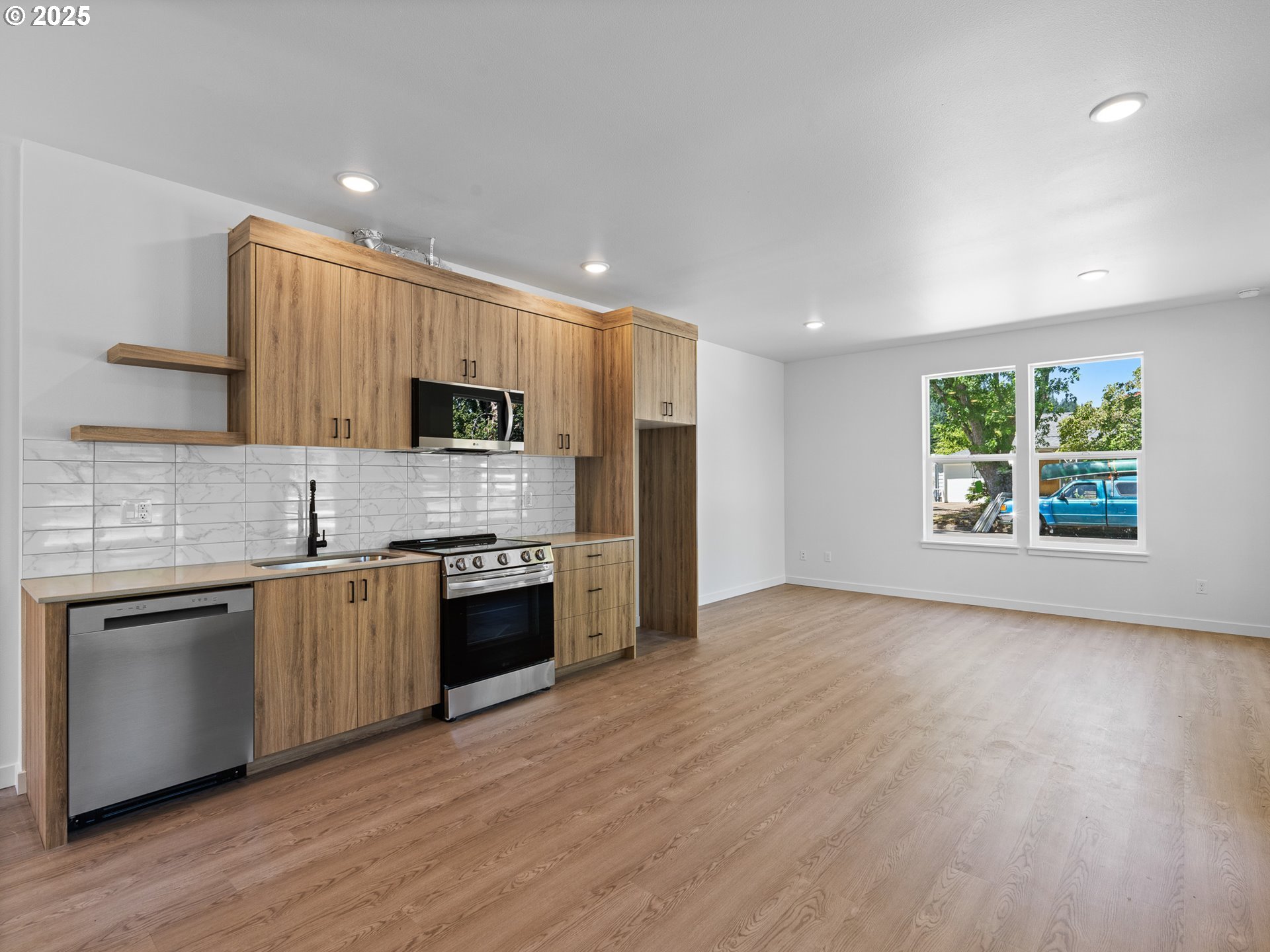 2425 Northeast Alberta Street Portland, OR 97211 - Photo 39 of 44