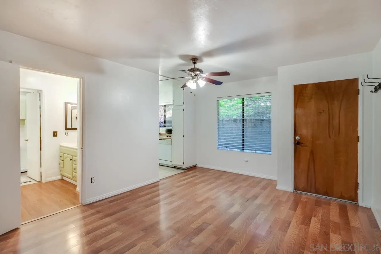 6725 Mission Gorge Road, Unit 101B San Diego, CA 92120 - Photo 7 of 22 Living Room