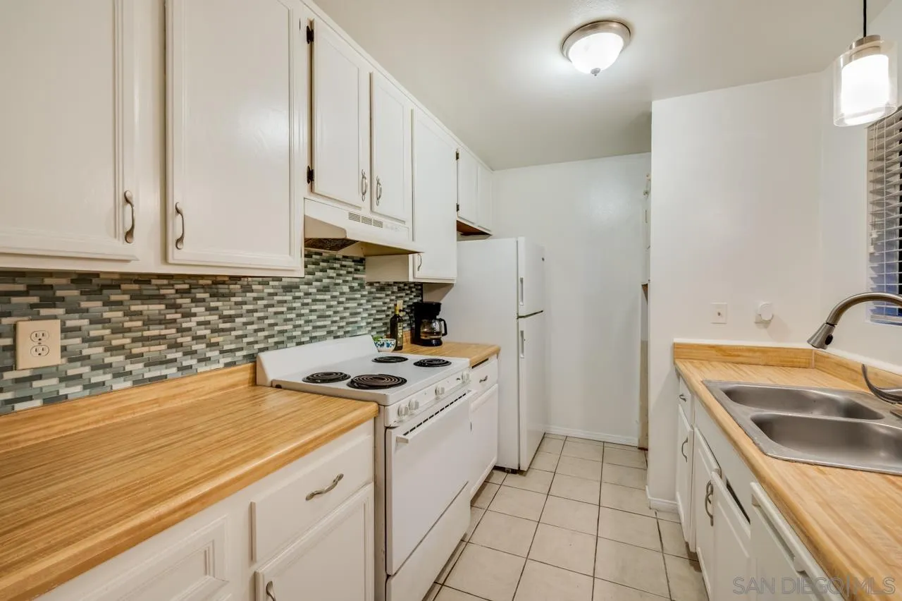 6725 Mission Gorge Road, Unit 101B San Diego, CA 92120 - Photo 10 of 22 Kitchen
