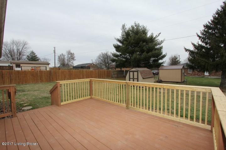 183 Hickory Road Lawrenceburg, KY 40342 - Photo 32 of 36 Deck (2)