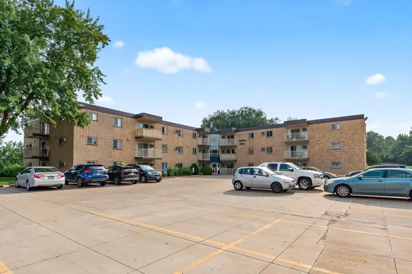 $97,500 | 3153 Old Highway 8, Unit 304, Roseville, MN 55418