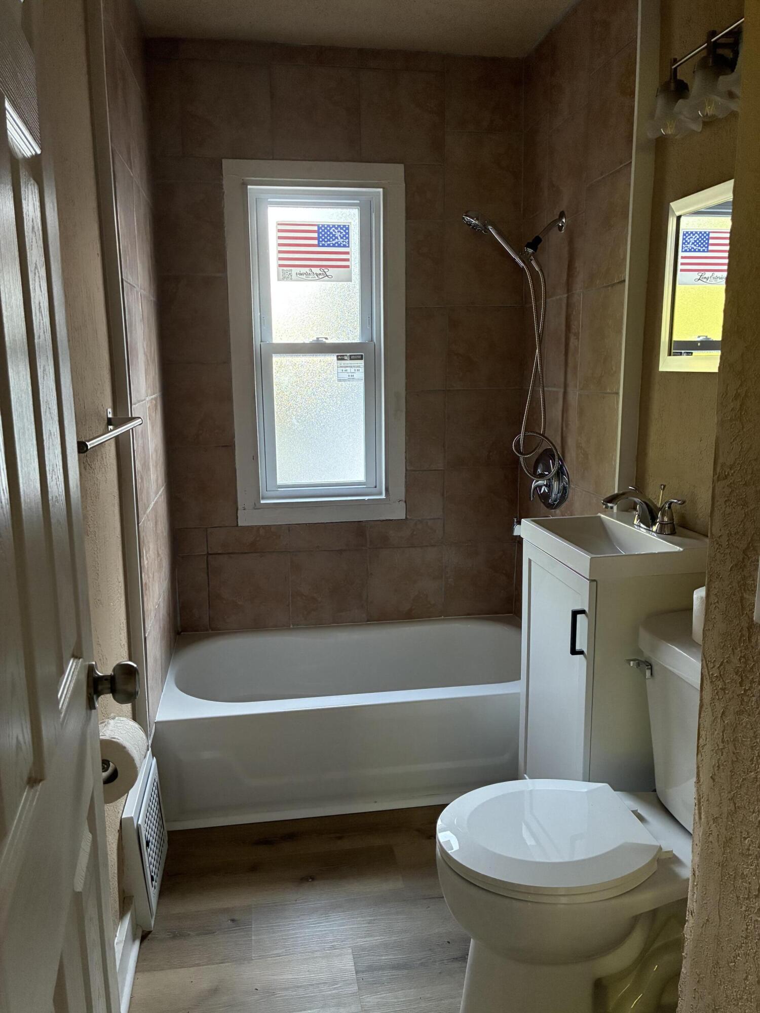2415 Prospect Street Racine, WI 53404 - Photo 6 of 33 UPPER BATHROOM
