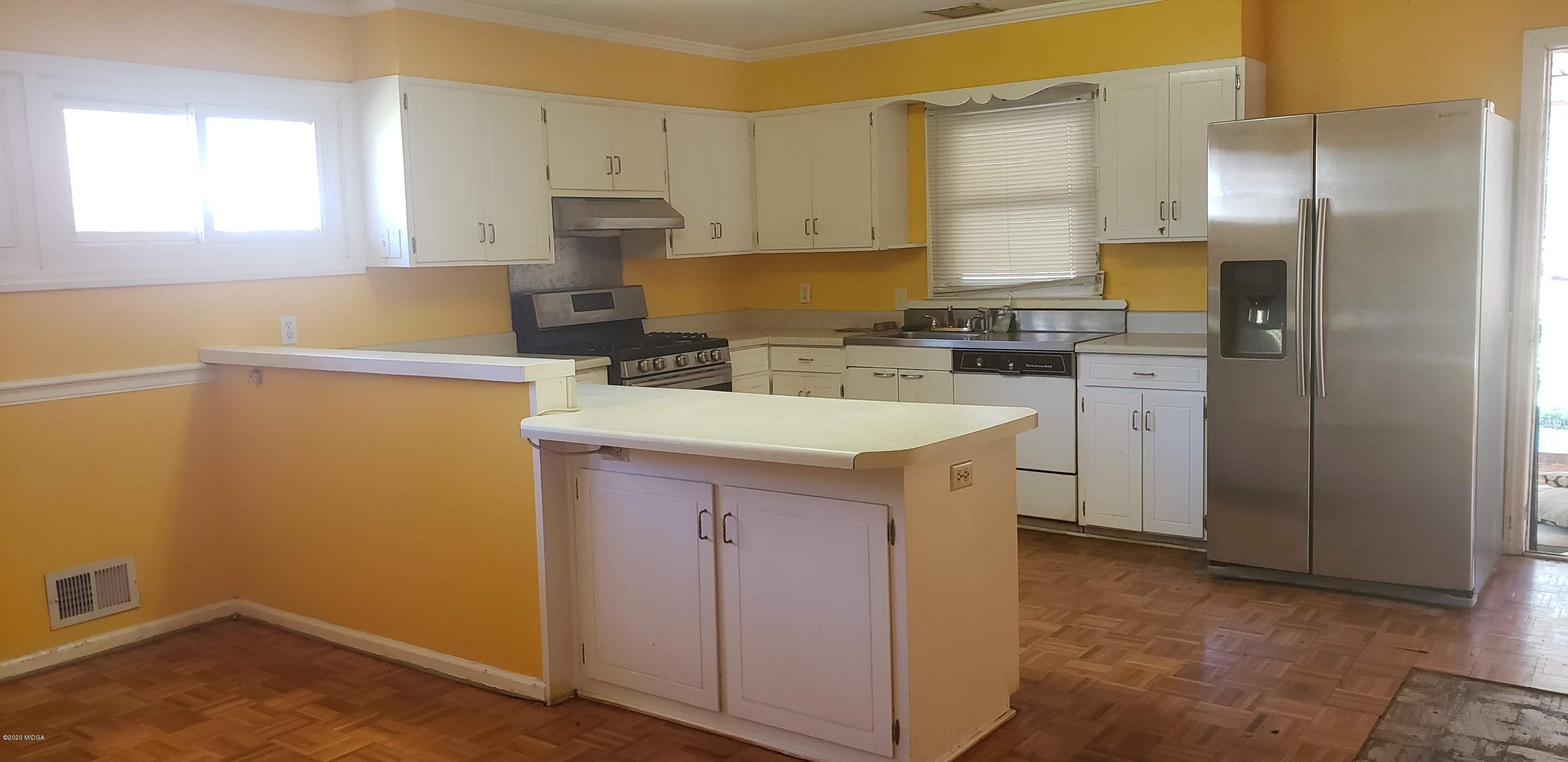 2884 Riverview Road Macon, GA 31204 - Photo 6 of 10 20190403_143049