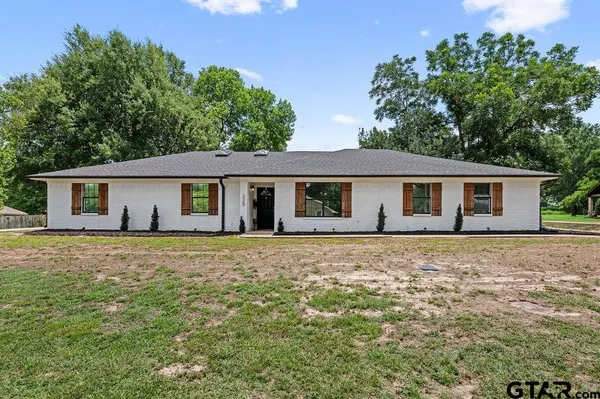$299,500 | 225 Francis Drive, Lindale, TX 75771