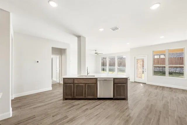 $528,000 | 816 Yosemite Drive, DeSoto, TX 75115