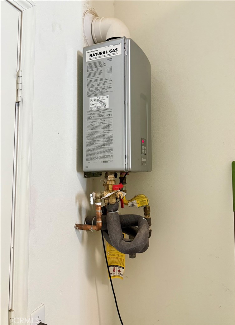 20318 West Vía Urbino Porter Ranch, CA 91326 - Photo 25 of 34 a room with chairs and washer