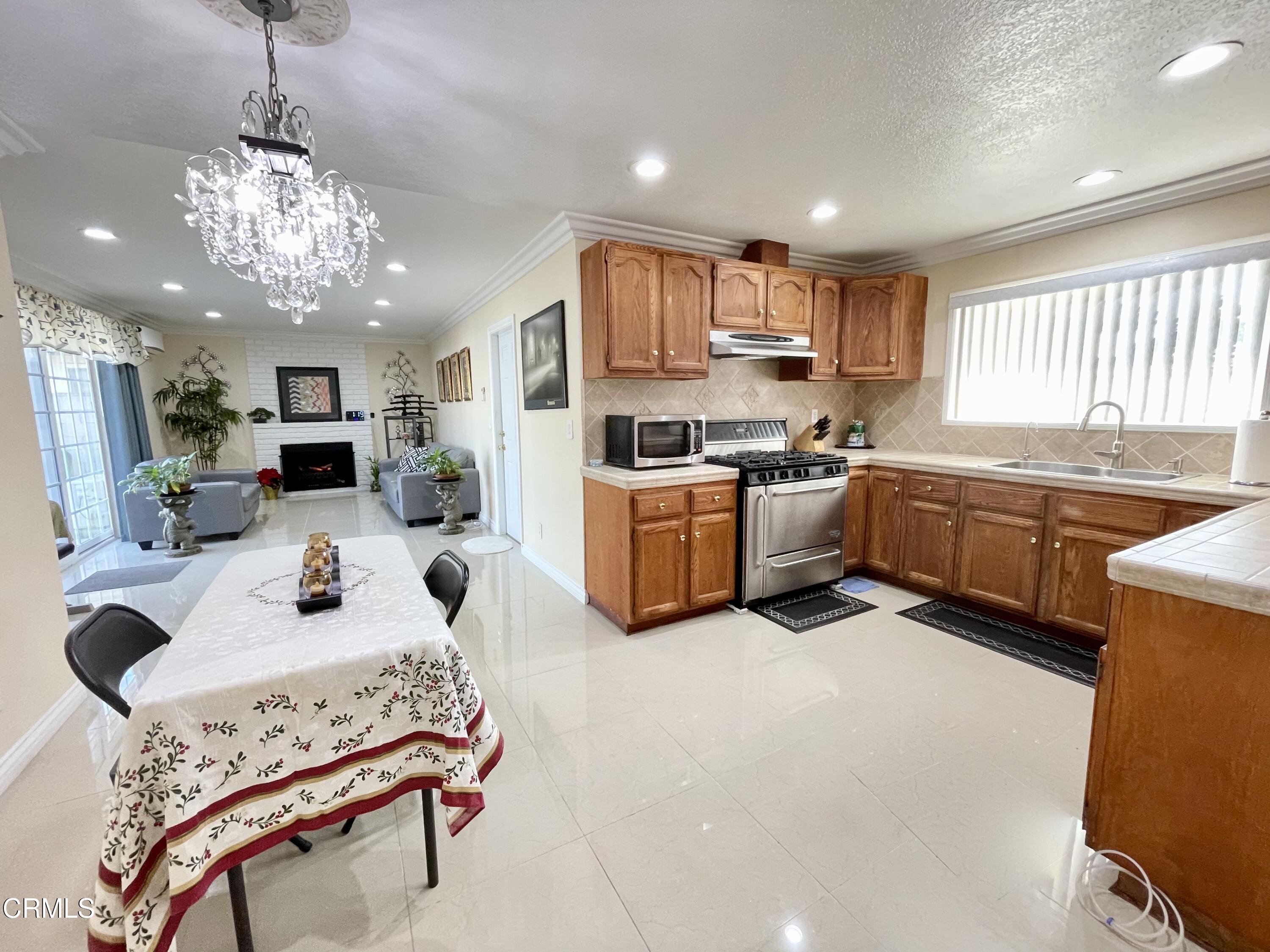2005 Oneill Place Oxnard, CA 93033 - Photo 5 of 34 IMG_2585