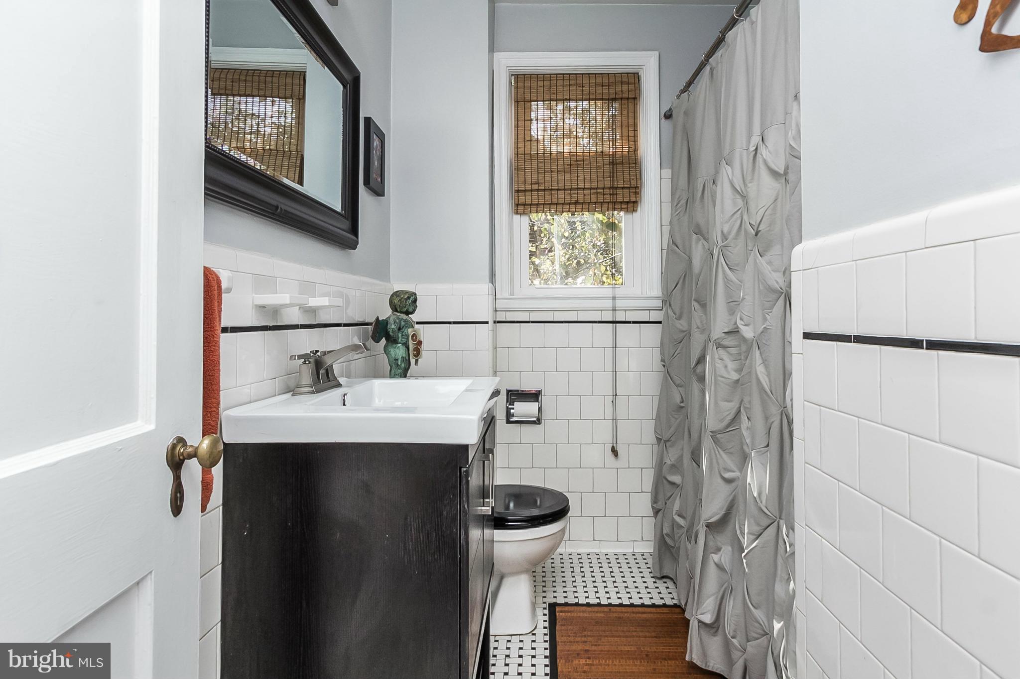 4631 Harcourt Road Baltimore, MD 21214 - Photo 14 of 30 Bath