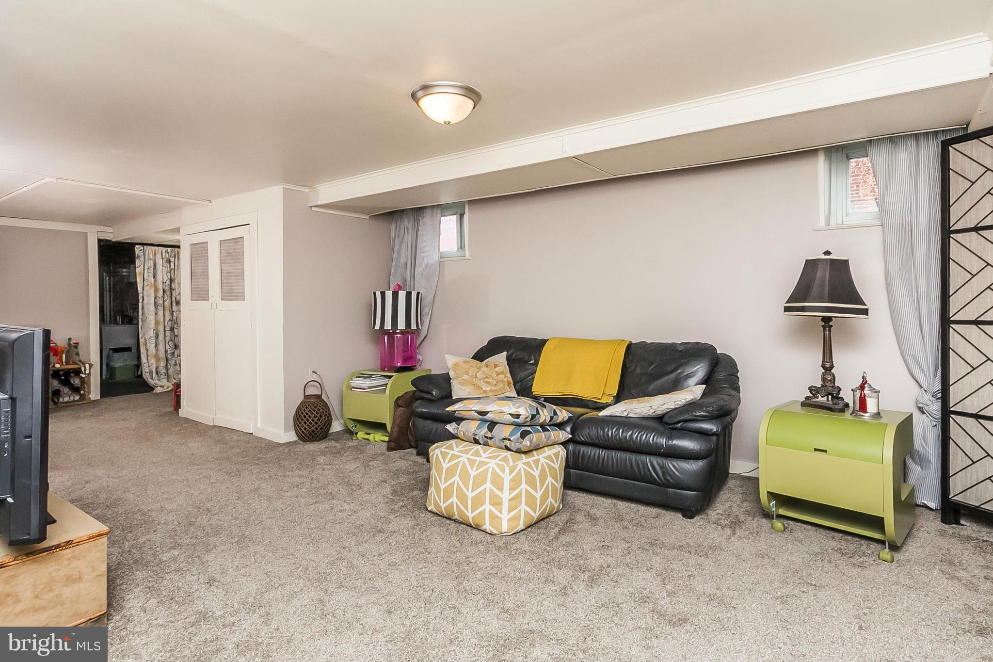4631 Harcourt Road Baltimore, MD 21214 - Photo 20 of 30 Family Room