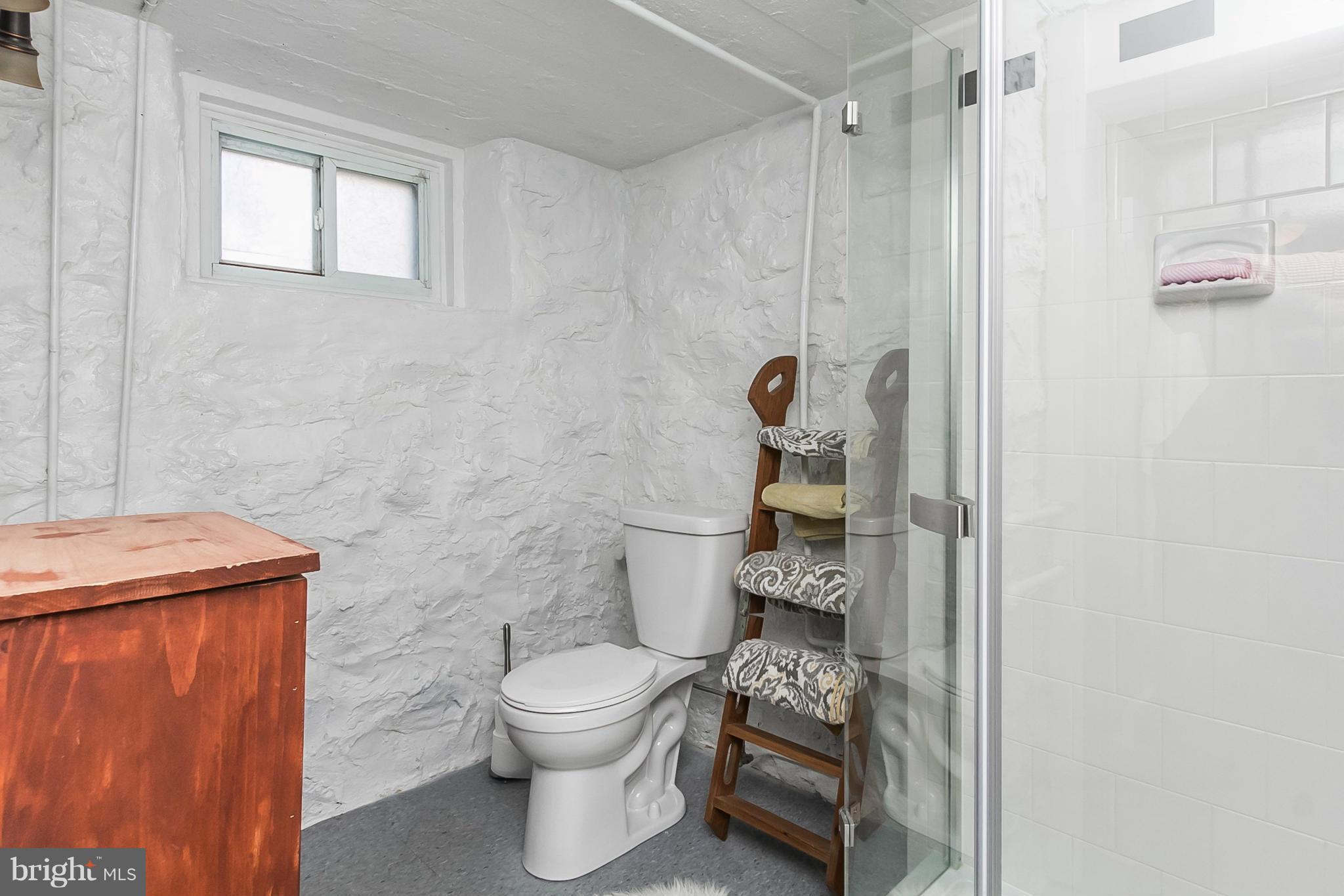 4631 Harcourt Road Baltimore, MD 21214 - Photo 21 of 30 Bath