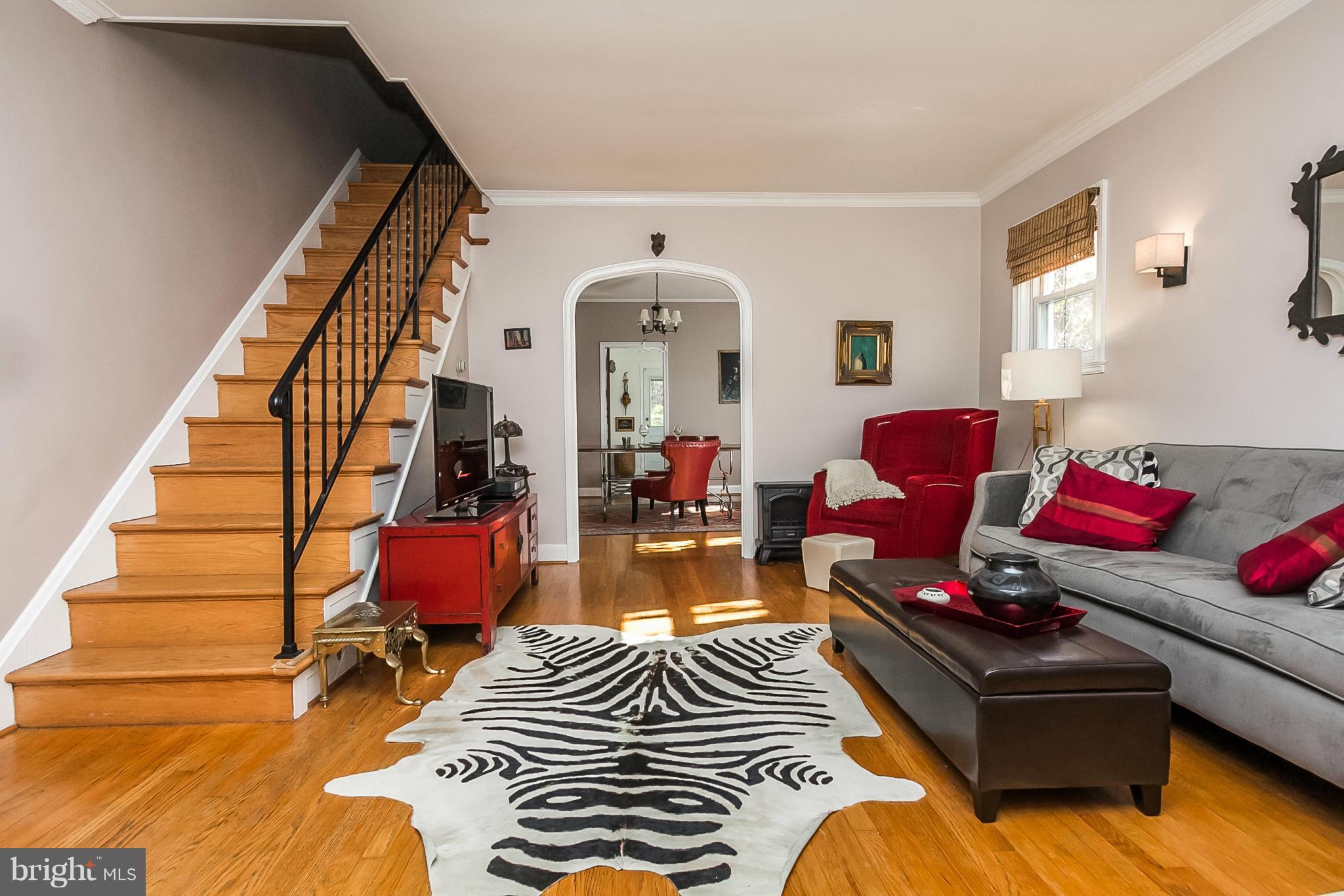 4631 Harcourt Road Baltimore, MD 21214 - Photo 4 of 30 Living Room