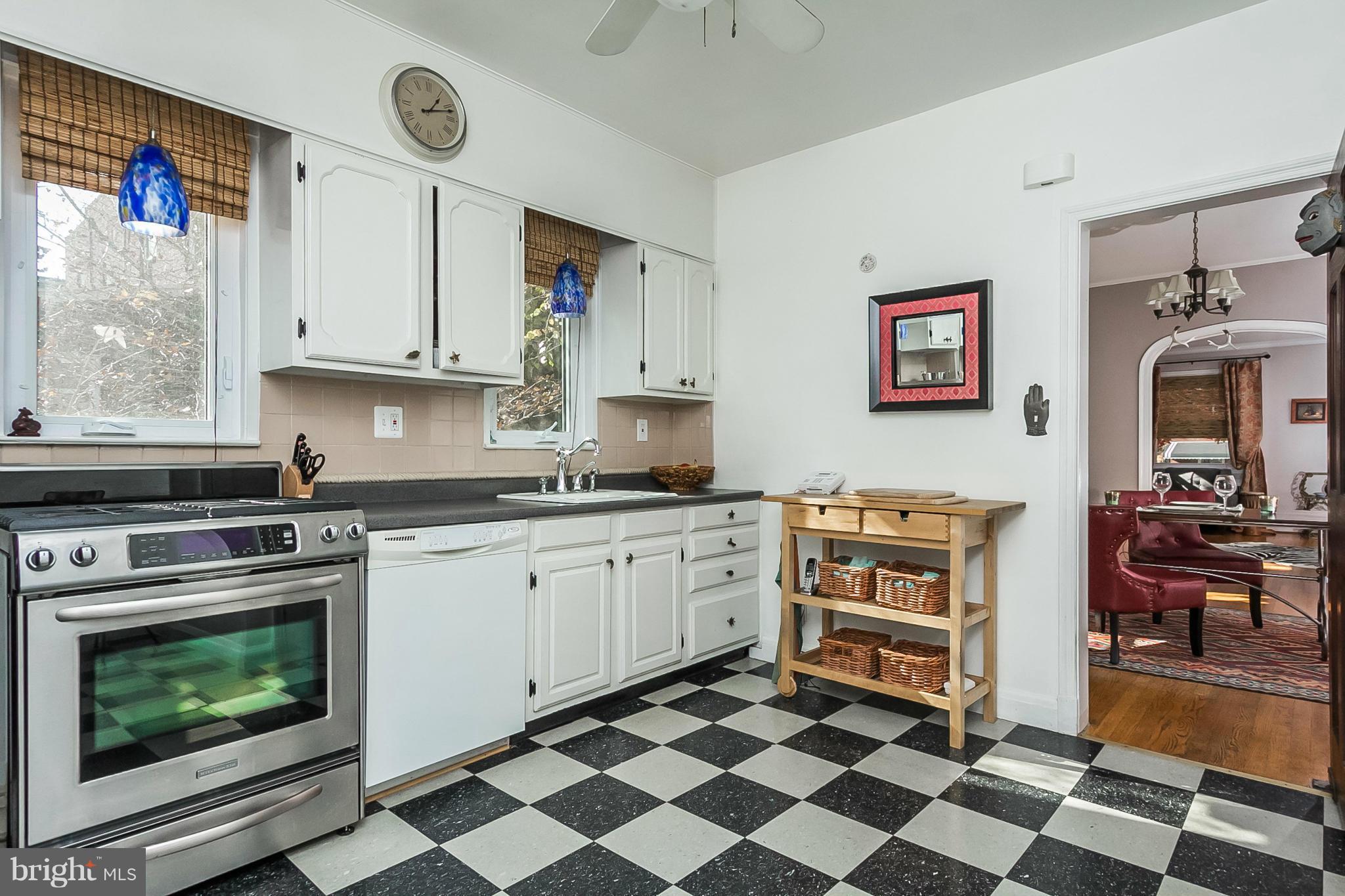4631 Harcourt Road Baltimore, MD 21214 - Photo 10 of 30 Kitchen