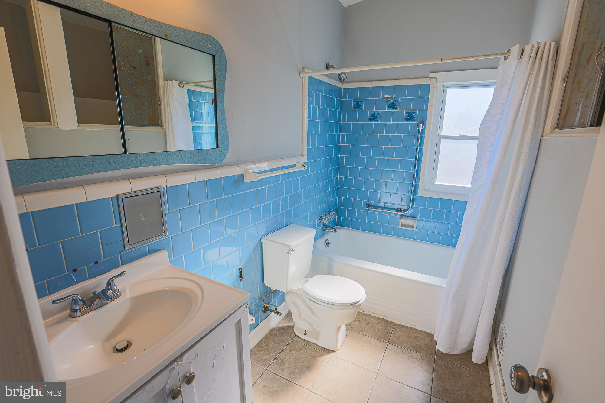 6705 Maurleen Road Baltimore, MD 21209 - Photo 14 of 18 Hallway bathroom