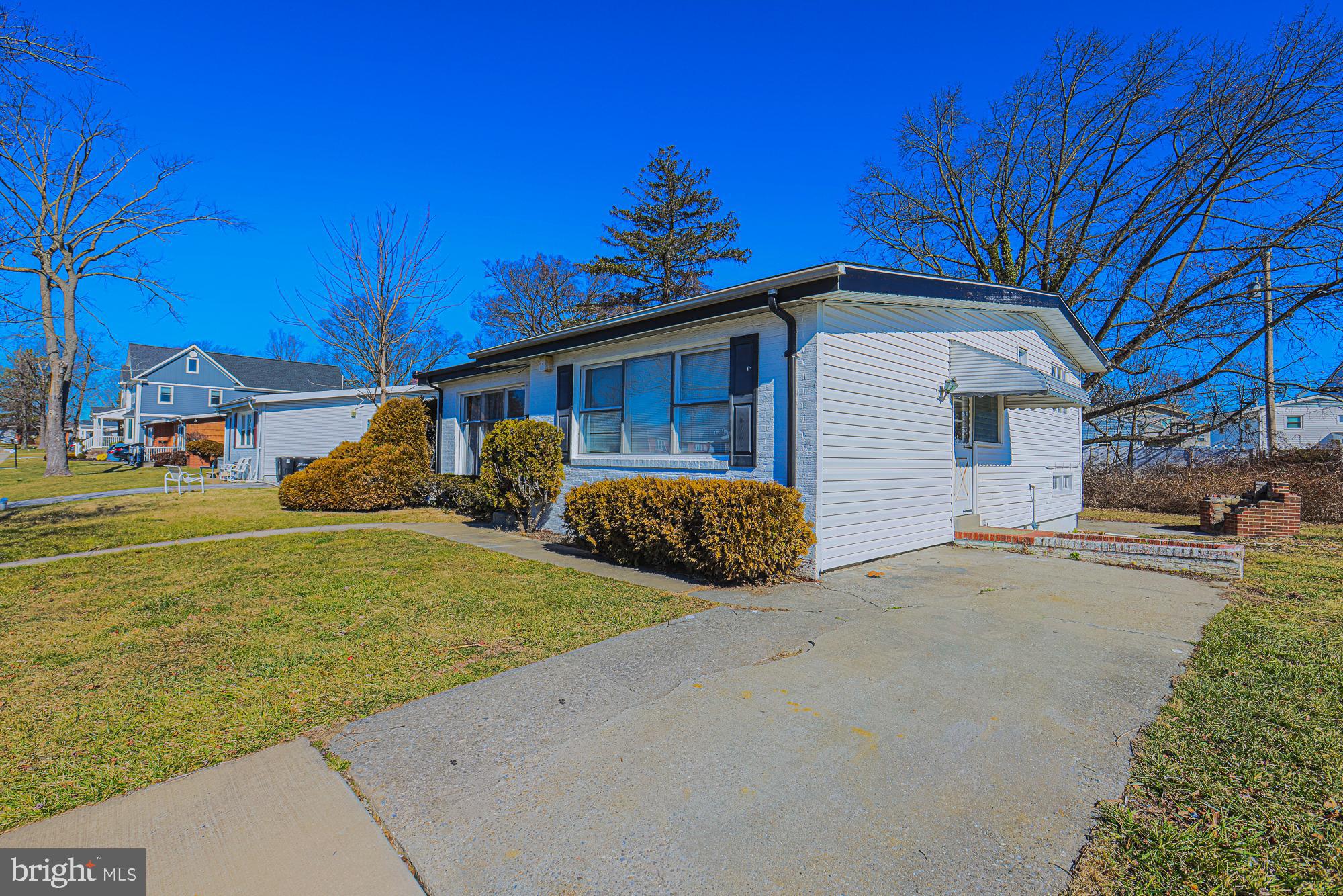 6705 Maurleen Road Baltimore, MD 21209 - Photo 2 of 18 Driveway off street